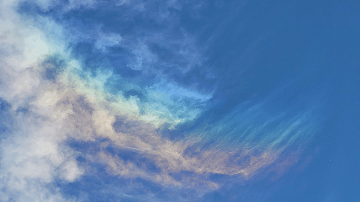 Wolken am blauen Himmel